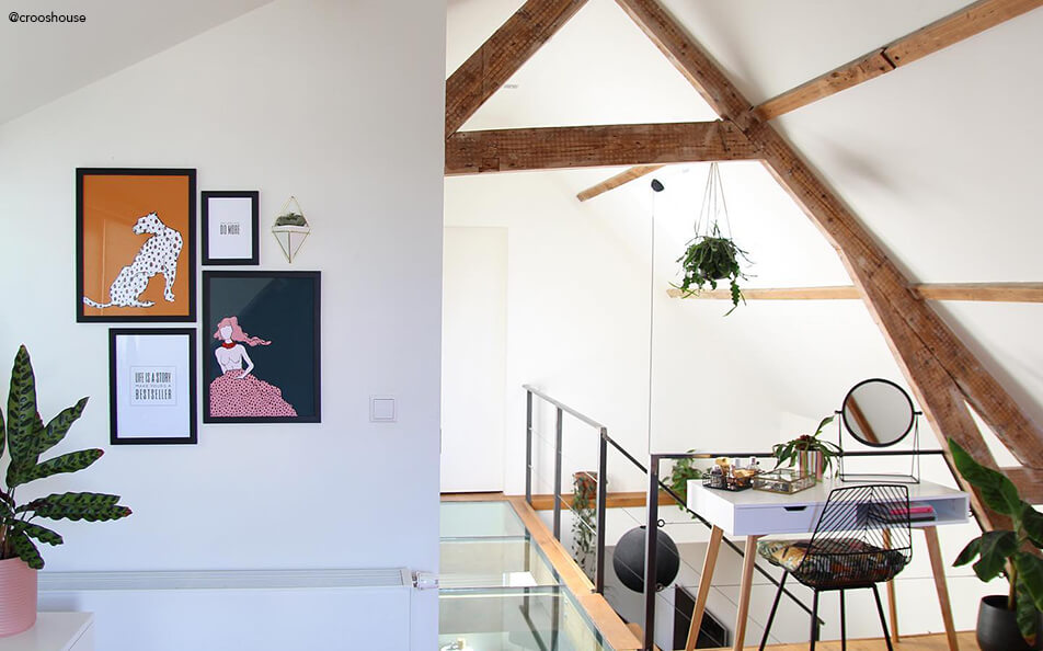 Zid s okvirima na maloj površini - kos roof s gredama